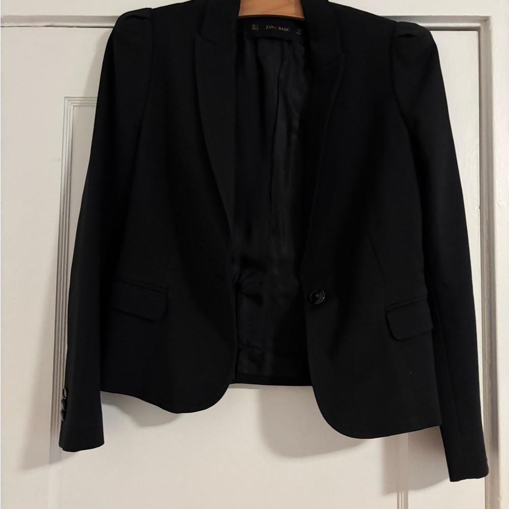 Zara Black Women's Blazer with Elegant Shoulder Detail
